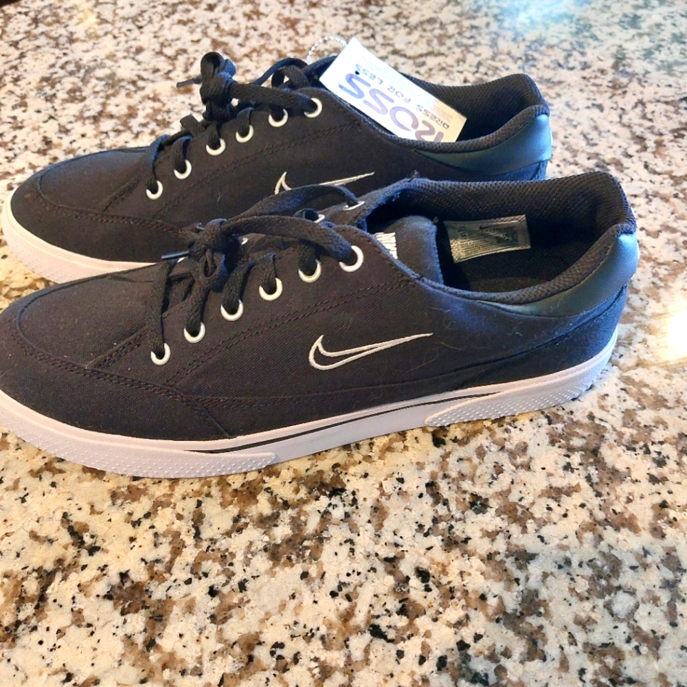 Nike size 8.5 mens *brand new*